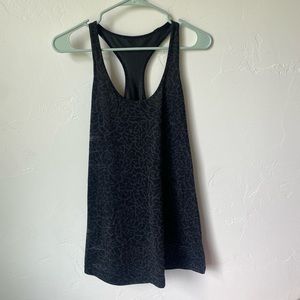 black lululemon tanktop